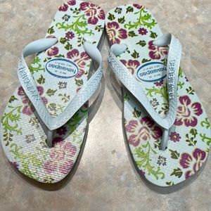Havaianas floral flip flops (sz us6)